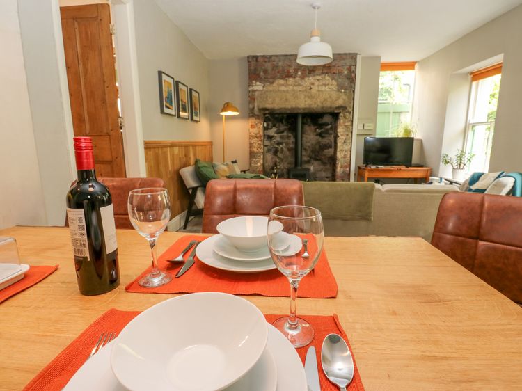 Top House, listing photograph 11