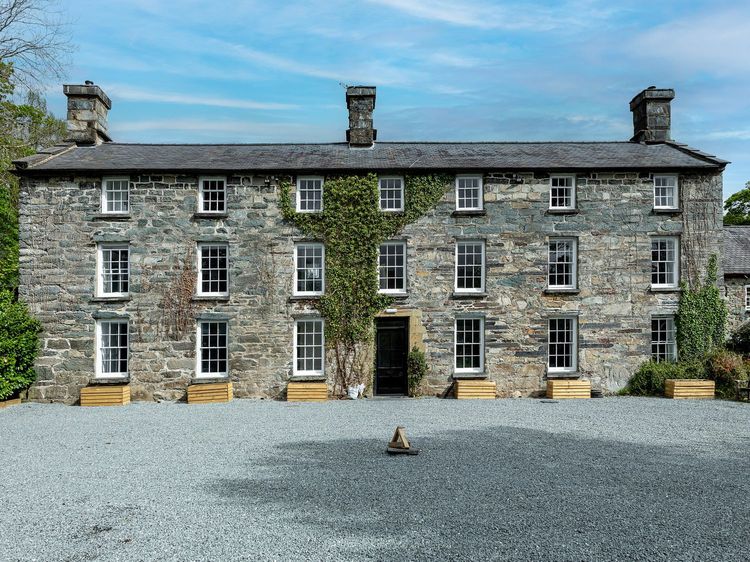 Snowdonia Manor, listing photograph 2