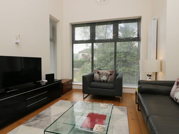 12 Blue Hill Park, listing photograph 4
