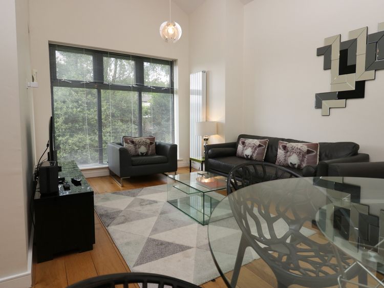 12 Blue Hill Park, listing photograph 5
