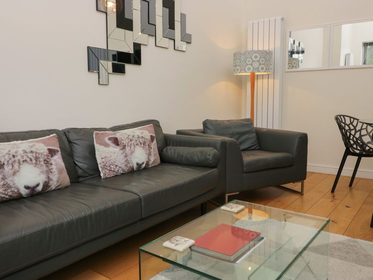 12 Blue Hill Park, listing photograph 6