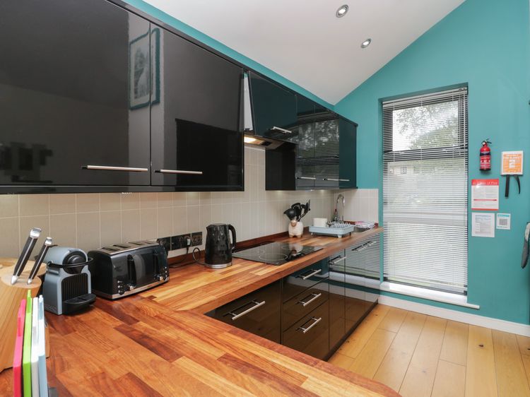 12 Blue Hill Park, listing photograph 8