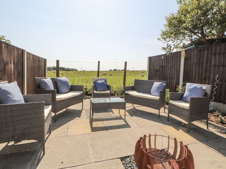 10 Keekle Terrace, listing photograph 4