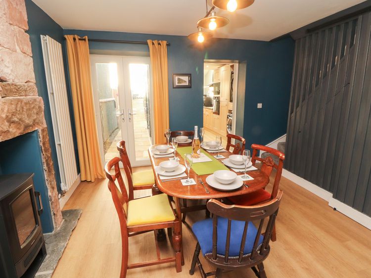 10 Keekle Terrace, listing photograph 3