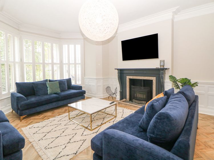 Spa House, listing photograph 4
