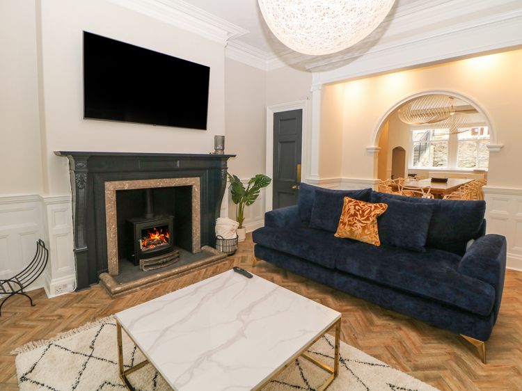 Spa House, listing photograph 6