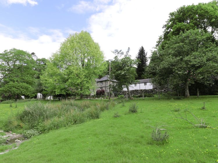 Beaver Grove Cottage, listing photograph 3