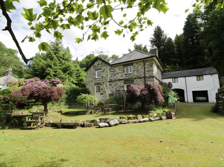 Beaver Grove Cottage, listing photograph 11
