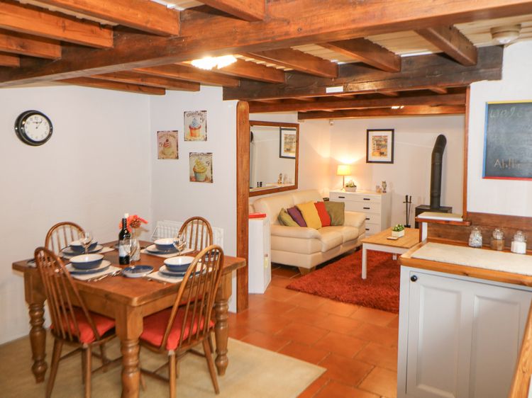 Courtyard Cottage, listing photograph 7