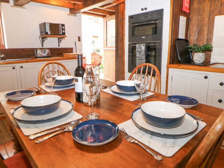 Courtyard Cottage, listing photograph 9