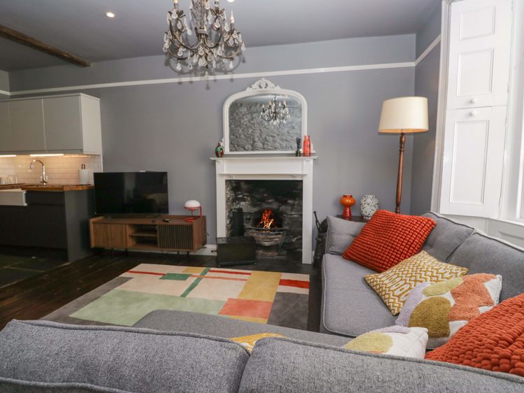 Unicorn Cottage, listing photograph 2