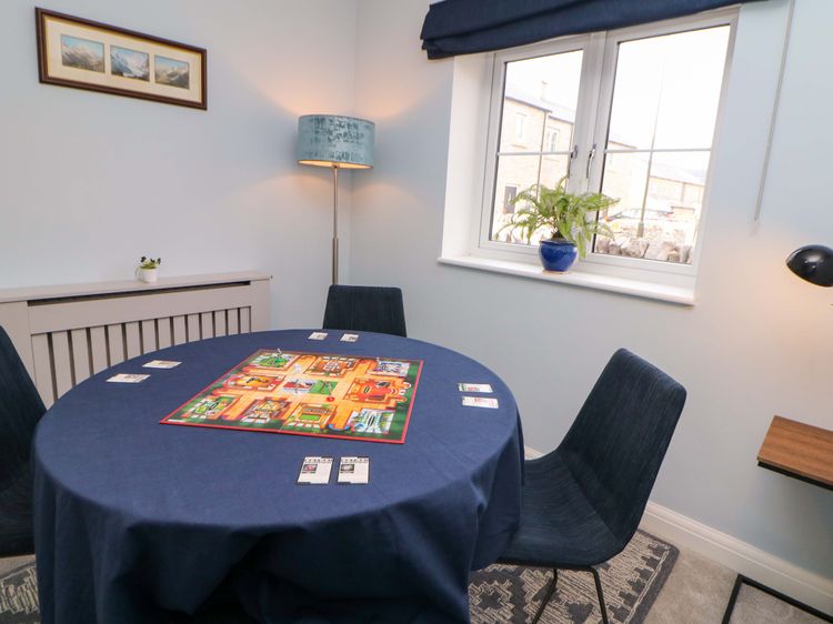 Knoll View, listing photograph 4