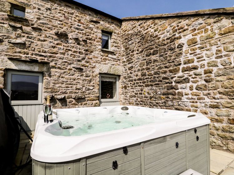 Three Peaks Barn, listing photograph 3