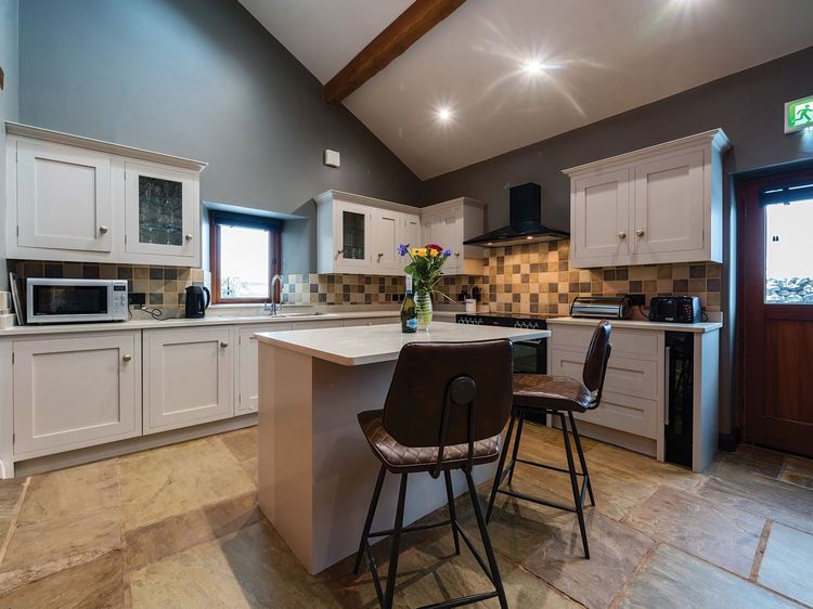 Three Peaks Barn, listing photograph 8