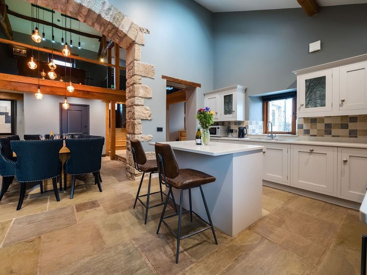 Three Peaks Barn, listing photograph 9