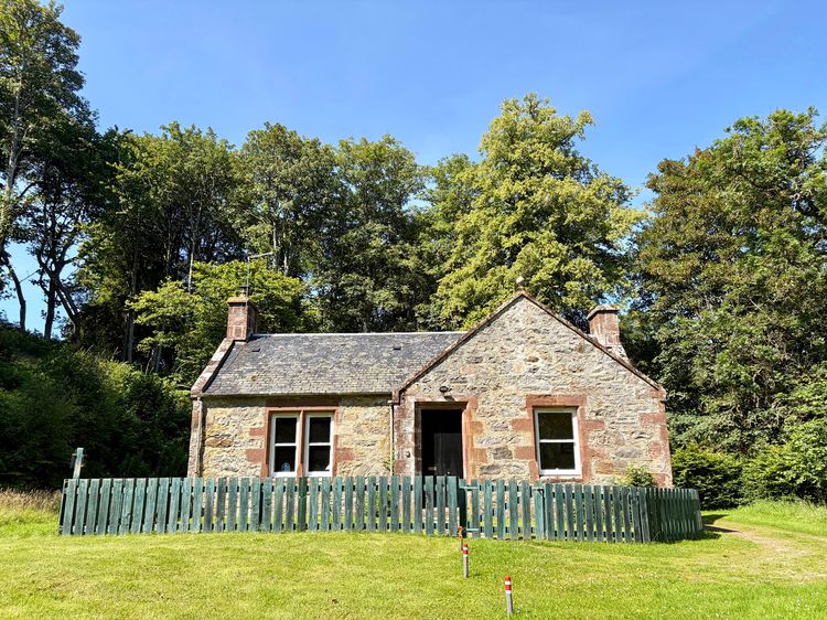 Gunroom Cottage, listing photograph 2
