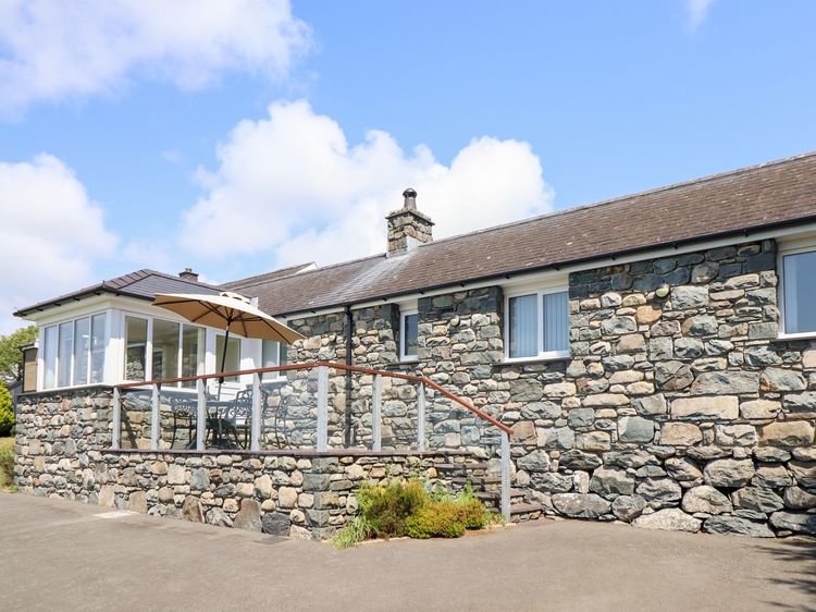 Ysgubor Newydd Parc Isaf, listing photograph 2