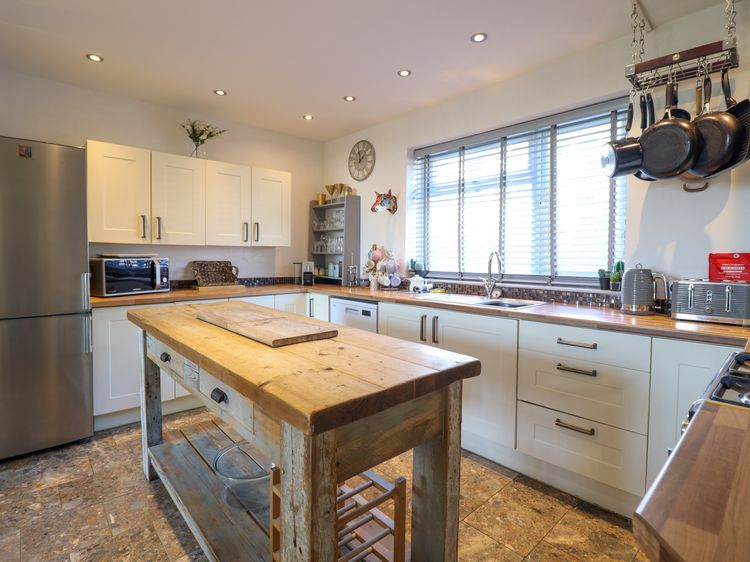 Hendre, listing photograph 11