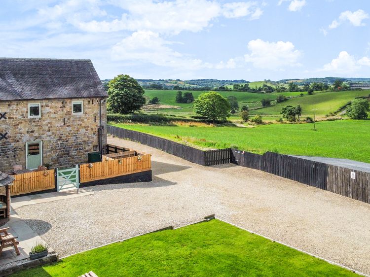 Pastures Barn, listing photograph 3