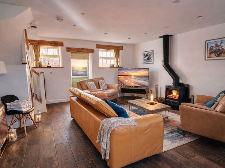 Pastures Barn, listing photograph 4