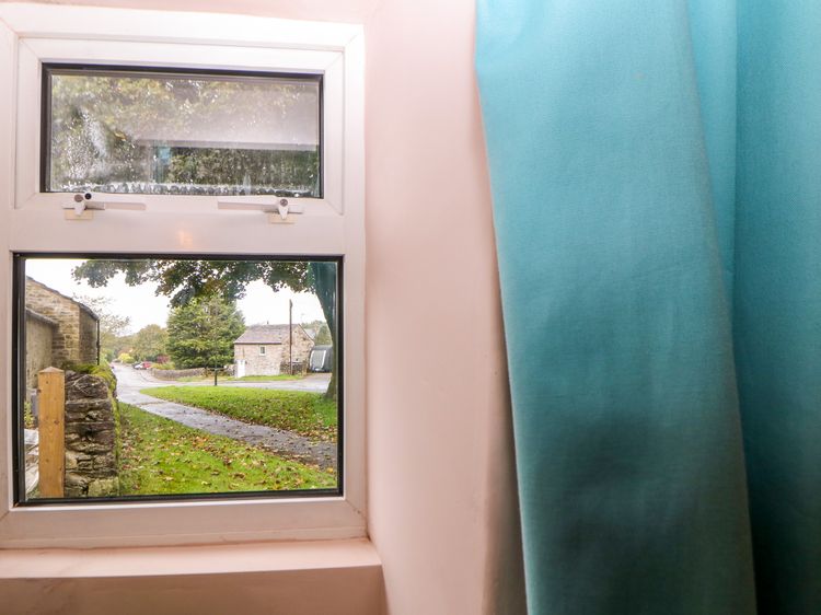 Cross View, listing photograph 9