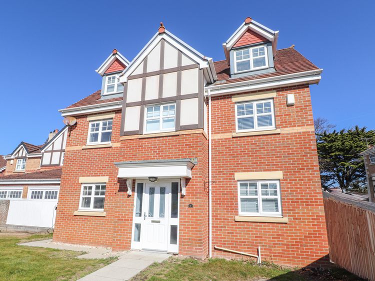 9 Beckett Close, listing photograph 2