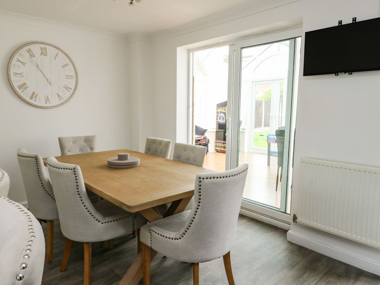9 Beckett Close, listing photograph 7