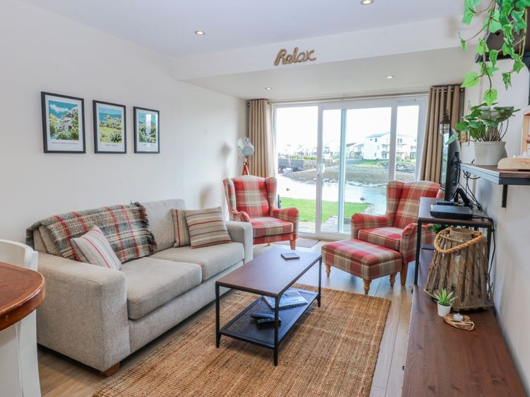 Oakley View Apartment, listing photograph 2