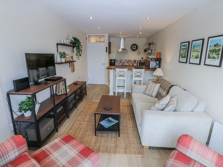 Oakley View Apartment, listing photograph 3