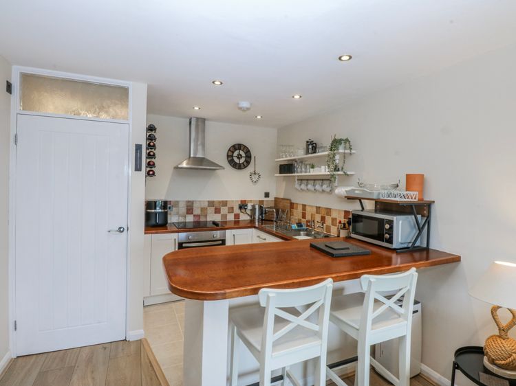 Oakley View Apartment, listing photograph 4