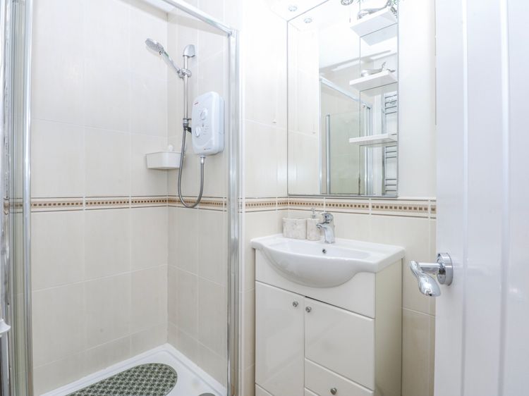 Oakley View Apartment, listing photograph 11