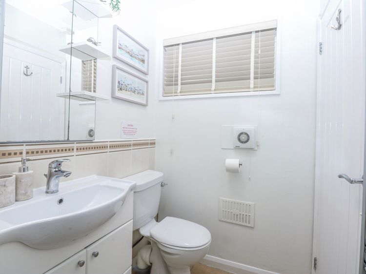 Oakley View Apartment, listing photograph 12