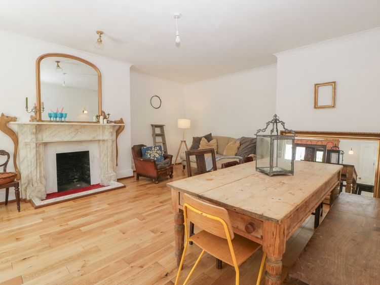 Cefn Campstone, listing photograph 11