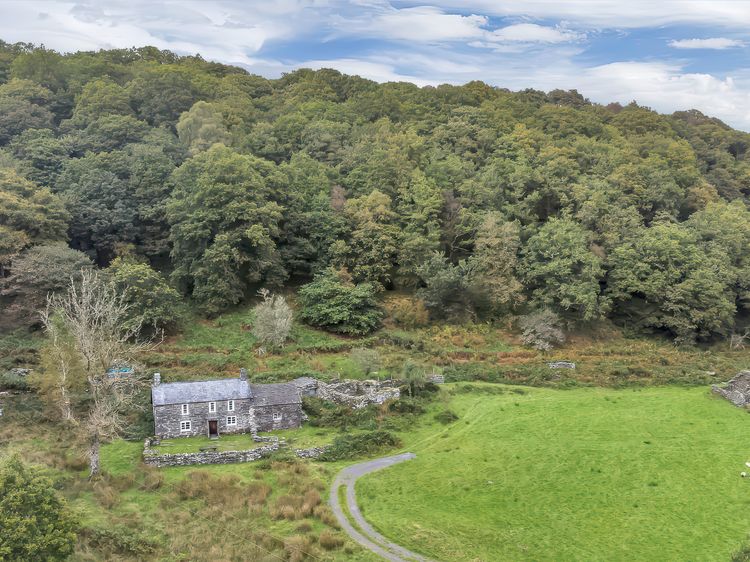 Tan Y Clogwyn, listing photograph 2