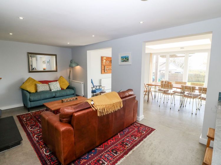 Forest Lodge, listing photograph 4
