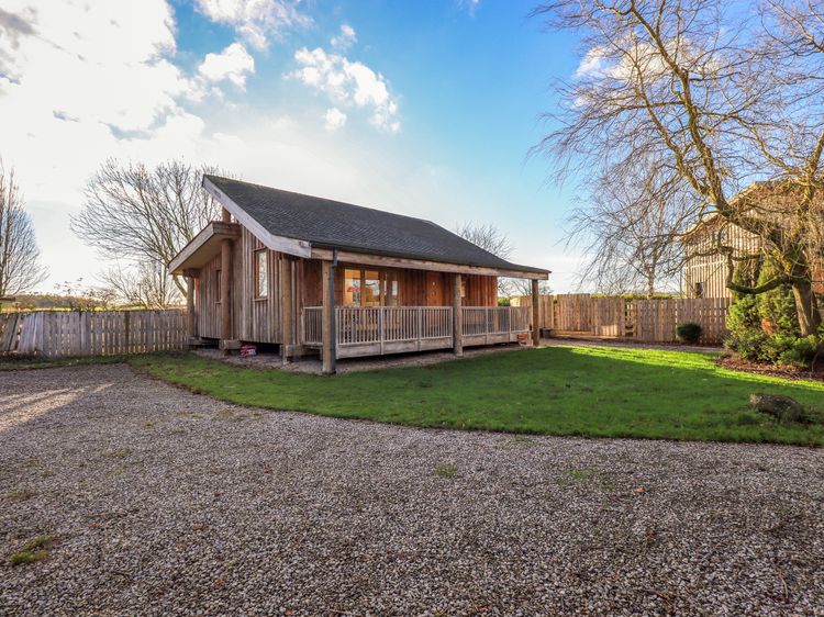 Cedrus Lodge, listing photograph 2