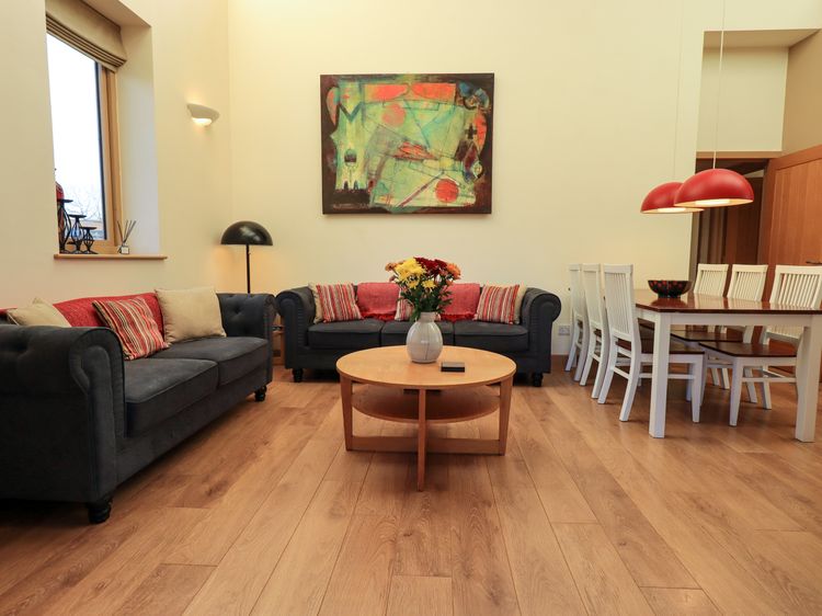 Cedrus Lodge, listing photograph 5