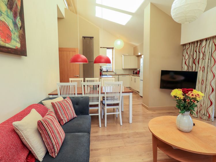 Cedrus Lodge, listing photograph 7