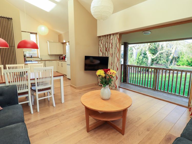 Cedrus Lodge, listing photograph 8