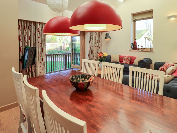 Cedrus Lodge, listing photograph 9