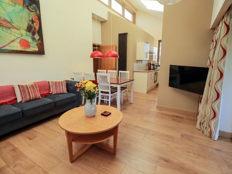 Cedrus Lodge, listing photograph 10