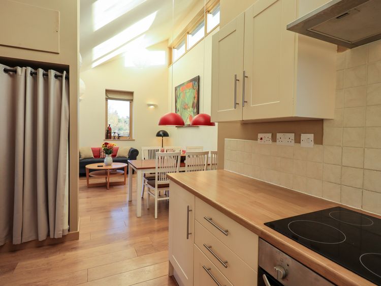 Cedrus Lodge, listing photograph 11