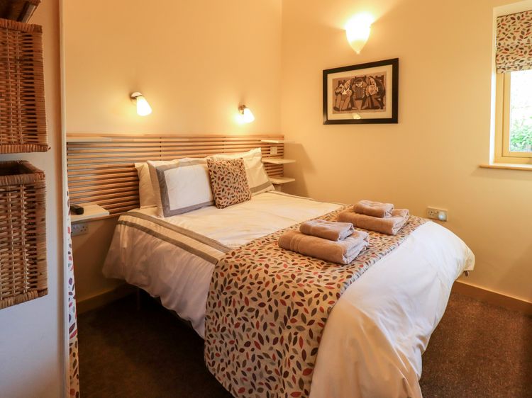 Larch Lodge, listing photograph 11