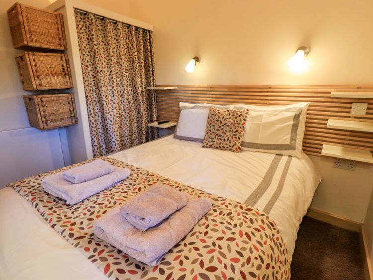 Larch Lodge, listing photograph 12