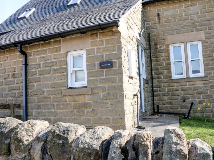 Win Hill View, listing photograph 2