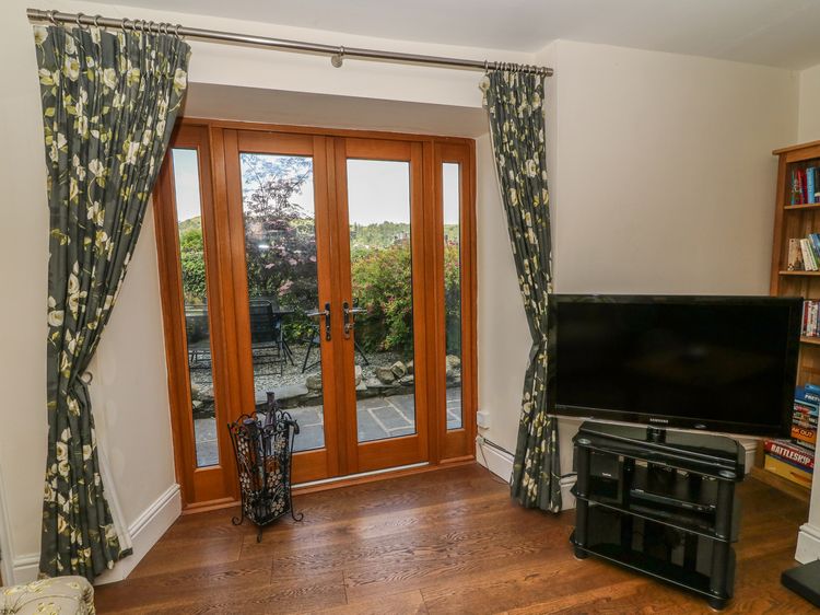 Woodbine Cottage, listing photograph 2