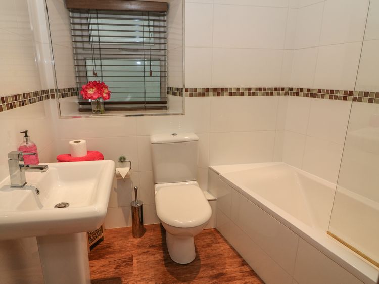 Woodbine Cottage, listing photograph 12