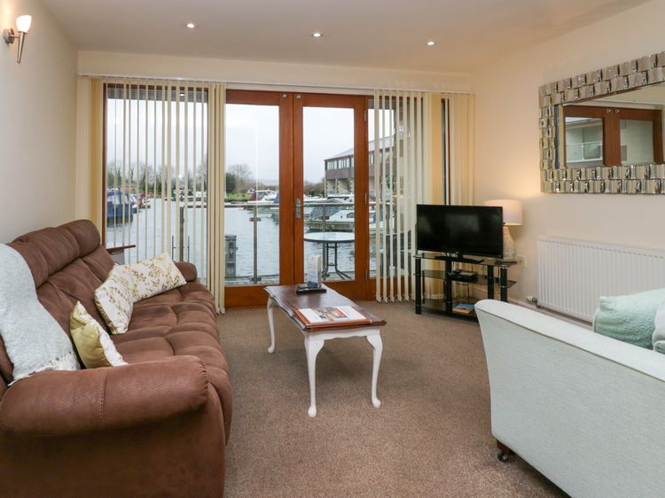 4 Teal House, listing photograph 3