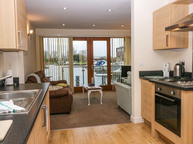 4 Teal House, listing photograph 8