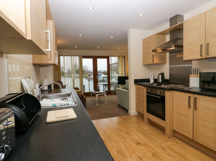4 Teal House, listing photograph 11